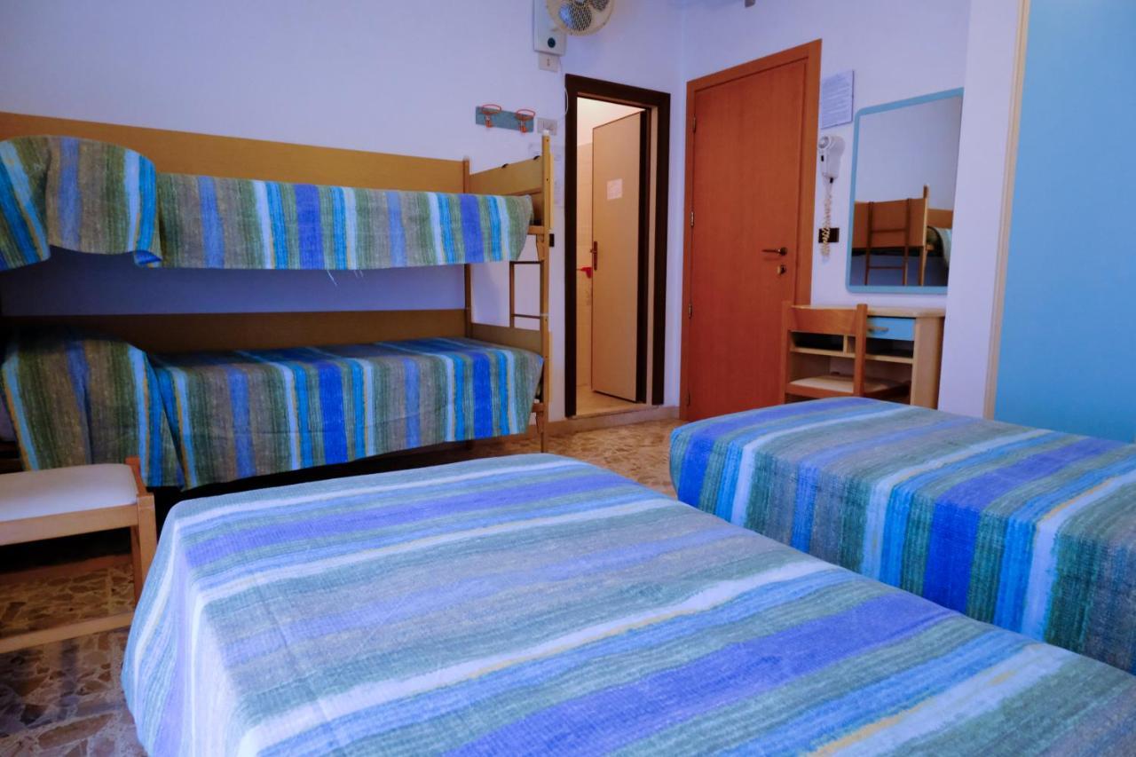 Hotel Chiara Римини Экстерьер фото