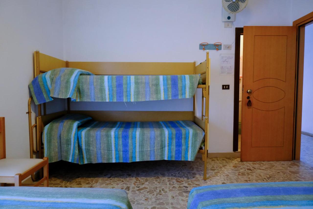 Hotel Chiara Римини Экстерьер фото